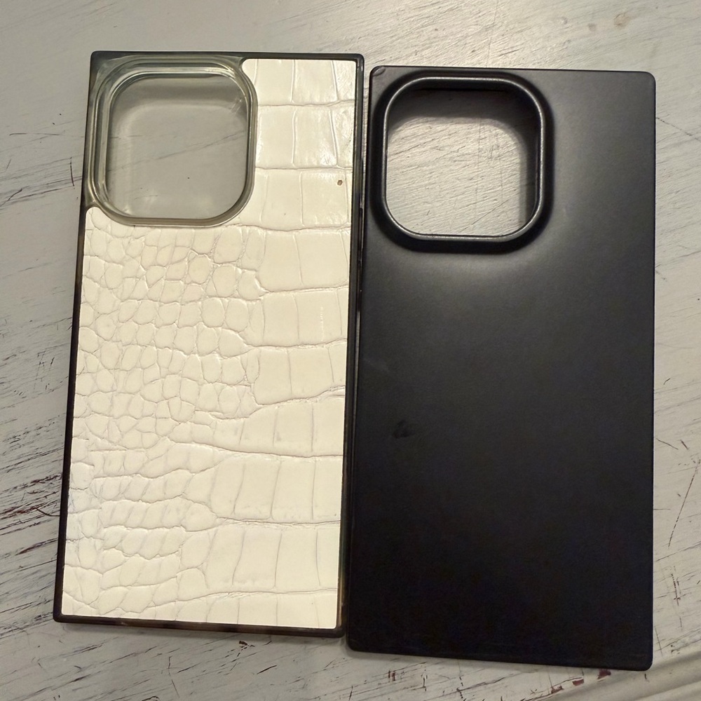 Sleek Black and White Crocodile Pattern Phone Case